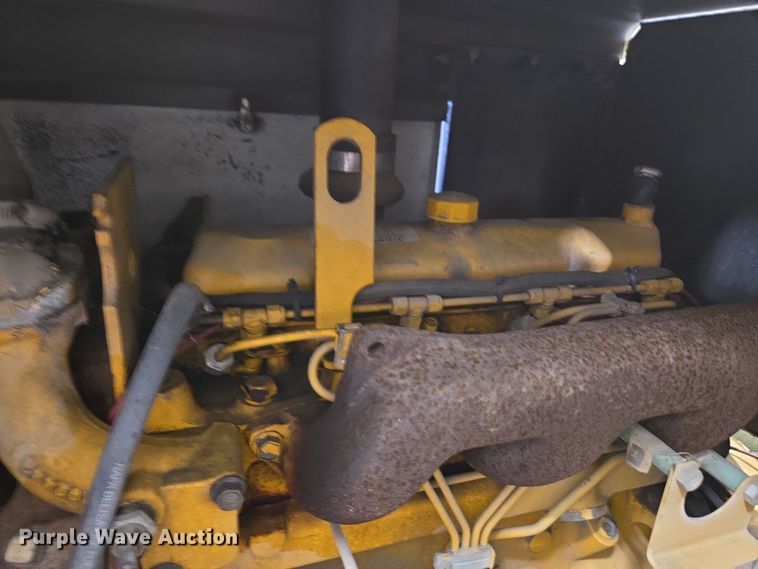 image for item EC4007 2009 American Road Machinery ALC25 leaf vacuum