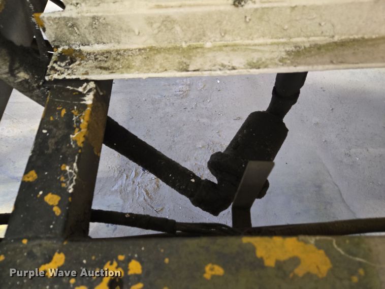 image for item EC4007 2009 American Road Machinery ALC25 leaf vacuum