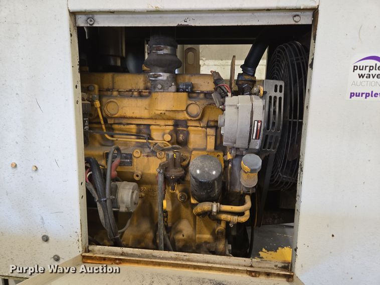 image for item EC4007 2009 American Road Machinery ALC25 leaf vacuum