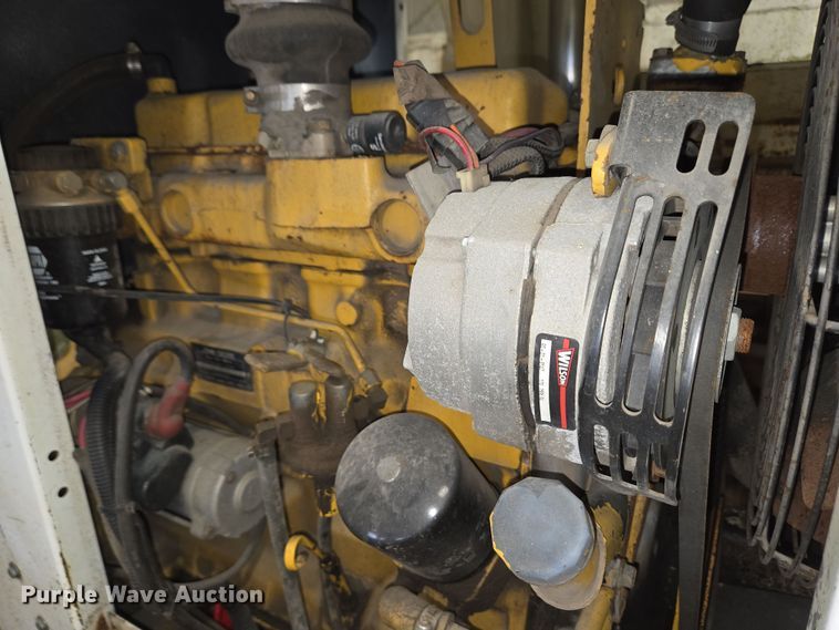 image for item EC4007 2009 American Road Machinery ALC25 leaf vacuum