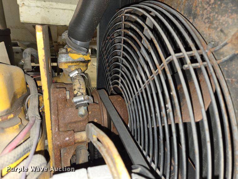 image for item EC4007 2009 American Road Machinery ALC25 leaf vacuum