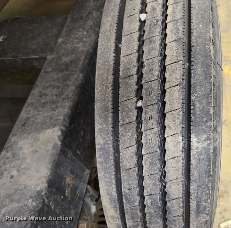 image for item EC4007 2009 American Road Machinery ALC25 leaf vacuum