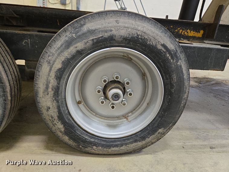 image for item EC4007 2009 American Road Machinery ALC25 leaf vacuum