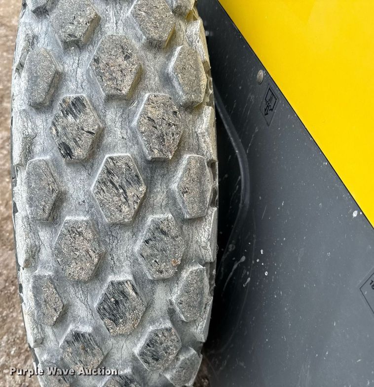 image for item ED5487 2019 Wacker Neuson RC50 single drum vibratory roller