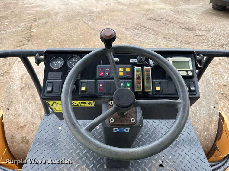 image for item ED5495 2019 Case SV212D single drum vibratory roller