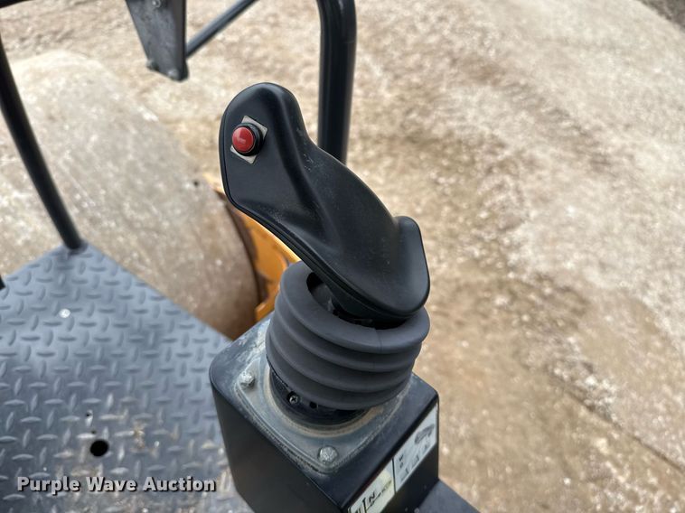 image for item ED5495 2019 Case SV212D single drum vibratory roller