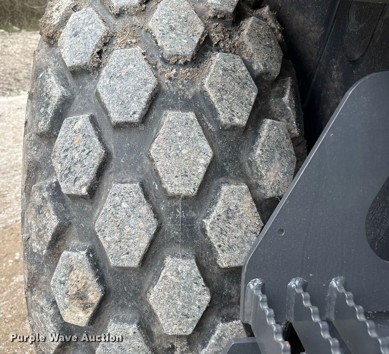 image for item ED5495 2019 Case SV212D single drum vibratory roller