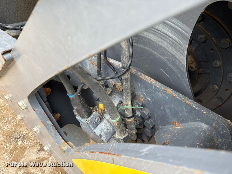 image for item ED5497 2018 Wacker Neuson RC110P single drum vibratory roller