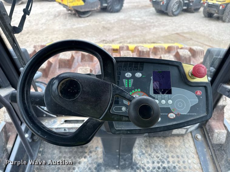 image for item ED5497 2018 Wacker Neuson RC110P single drum vibratory roller