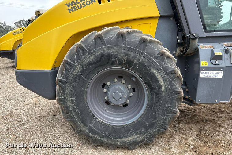 image for item ED5497 2018 Wacker Neuson RC110P single drum vibratory roller