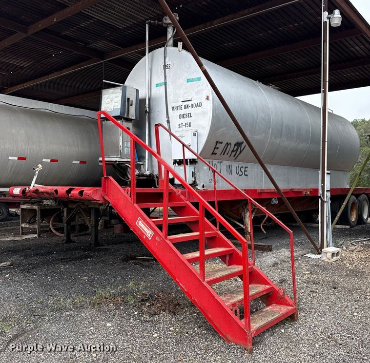 image for item ED5500 1965 Lufkin SPL Hi Tensile flatbed trailer with tank