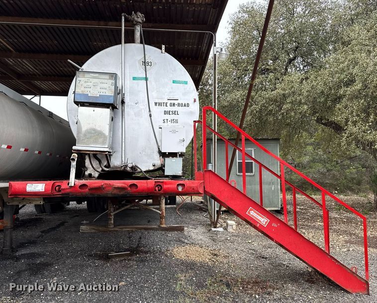 image for item ED5500 1965 Lufkin SPL Hi Tensile flatbed trailer with tank