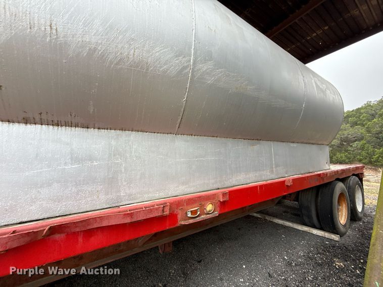 image for item ED5500 1965 Lufkin SPL Hi Tensile flatbed trailer with tank