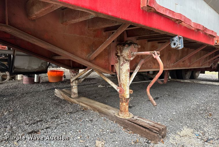 image for item ED5500 1965 Lufkin SPL Hi Tensile flatbed trailer with tank