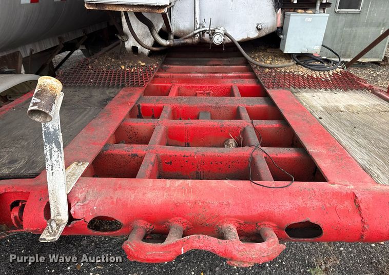 image for item ED5500 1965 Lufkin SPL Hi Tensile flatbed trailer with tank