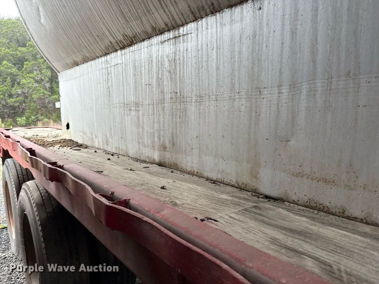 image for item ED5500 1965 Lufkin SPL Hi Tensile flatbed trailer with tank