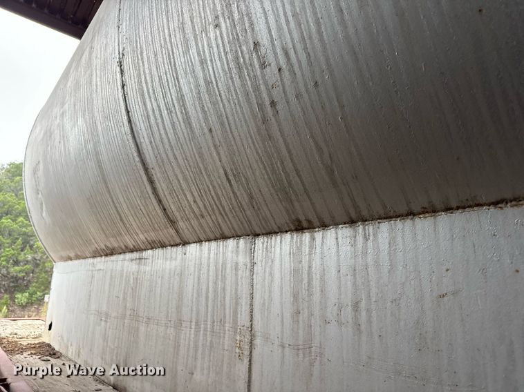 image for item ED5500 1965 Lufkin SPL Hi Tensile flatbed trailer with tank