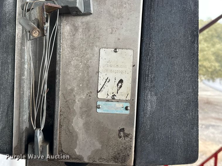 image for item ED5500 1965 Lufkin SPL Hi Tensile flatbed trailer with tank