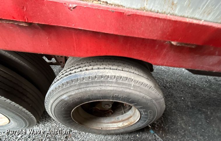 image for item ED5500 1965 Lufkin SPL Hi Tensile flatbed trailer with tank