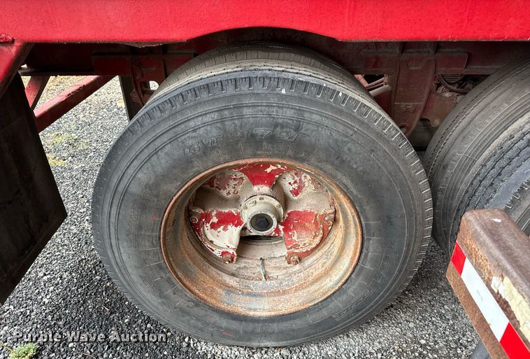 image for item ED5500 1965 Lufkin SPL Hi Tensile flatbed trailer with tank