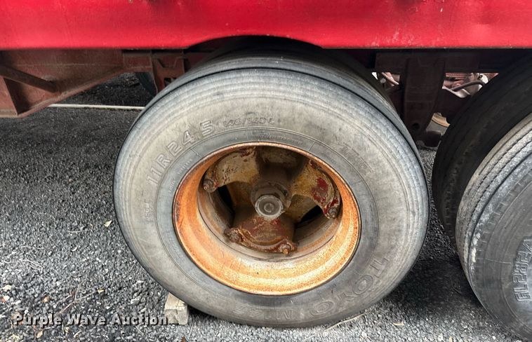 image for item ED5500 1965 Lufkin SPL Hi Tensile flatbed trailer with tank