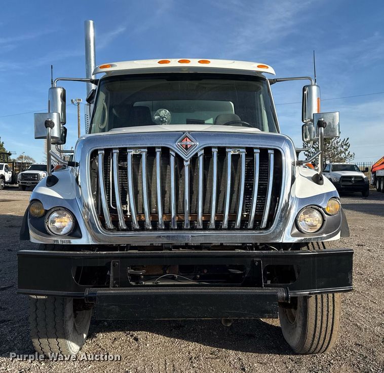 image for item EG2359 2009 International 7400 water truck