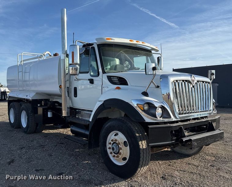 image for item EG2359 2009 International 7400 water truck