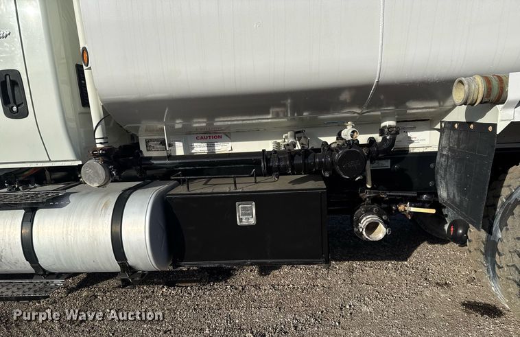 image for item EG2359 2009 International 7400 water truck