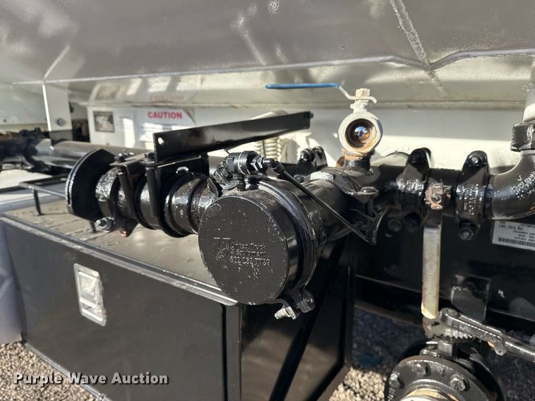 image for item EG2359 2009 International 7400 water truck