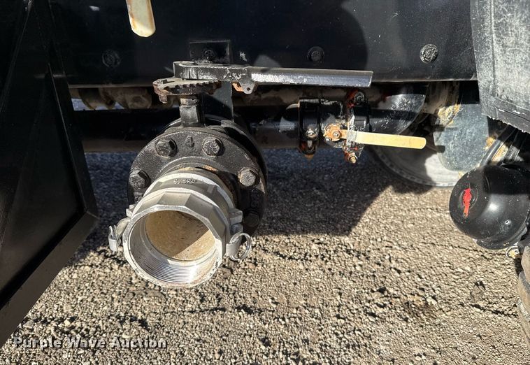 image for item EG2359 2009 International 7400 water truck