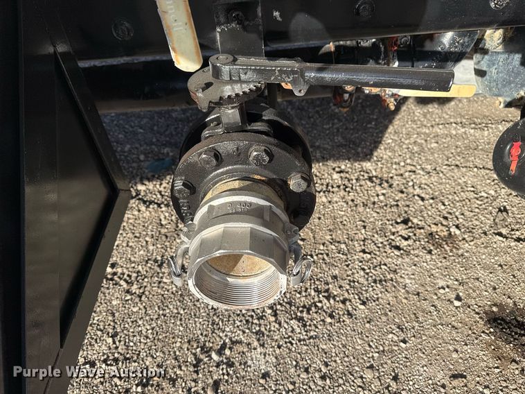 image for item EG2359 2009 International 7400 water truck