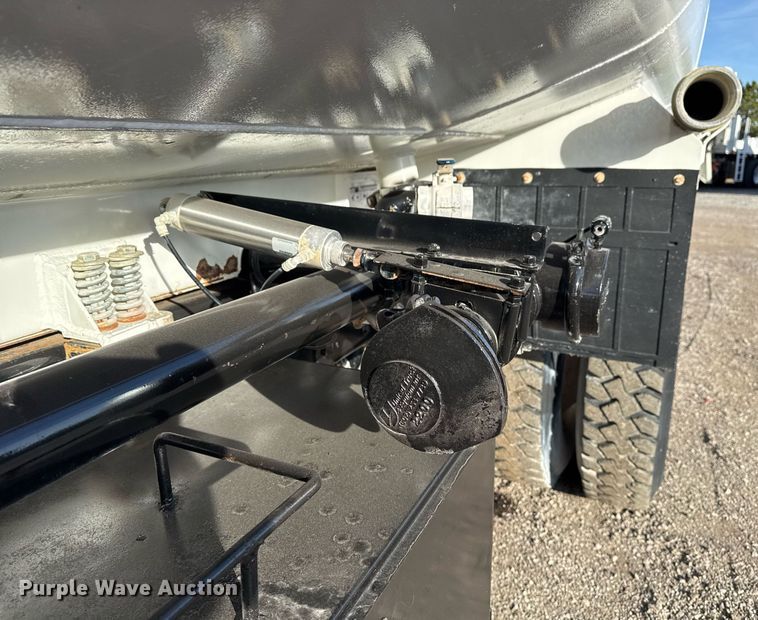 image for item EG2359 2009 International 7400 water truck