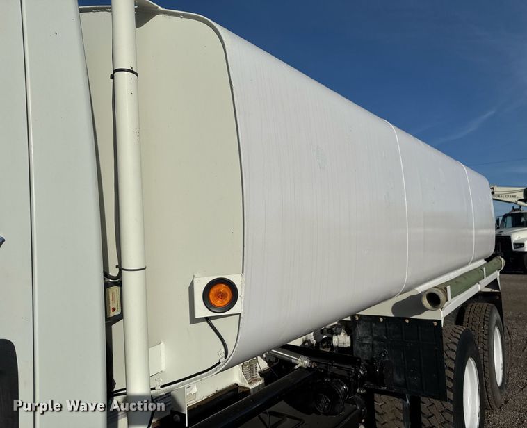 image for item EG2359 2009 International 7400 water truck