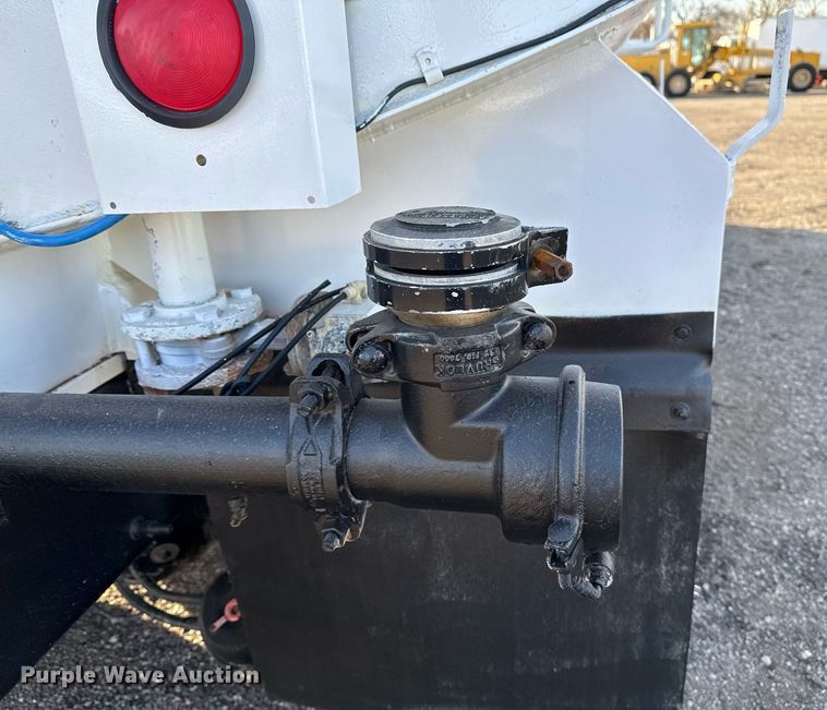 image for item EG2359 2009 International 7400 water truck