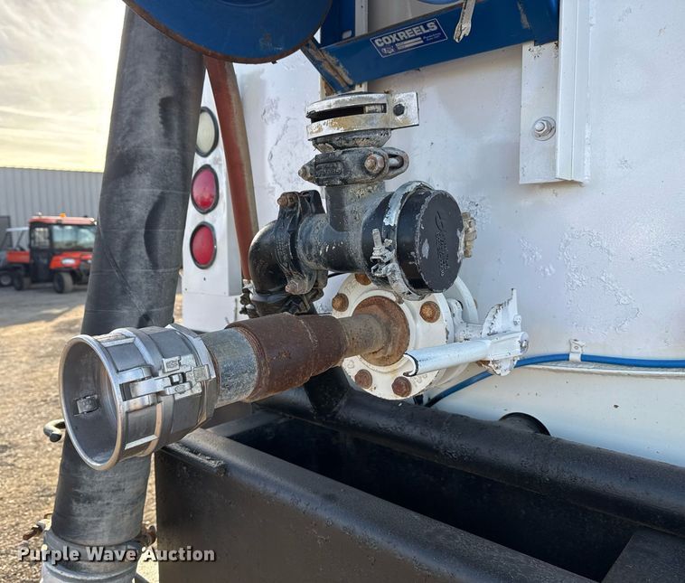 image for item EG2359 2009 International 7400 water truck