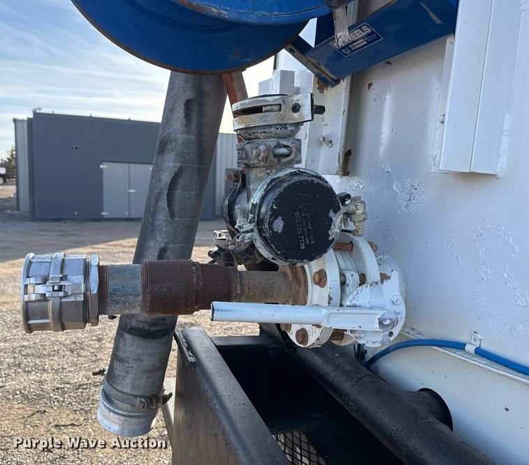 image for item EG2359 2009 International 7400 water truck