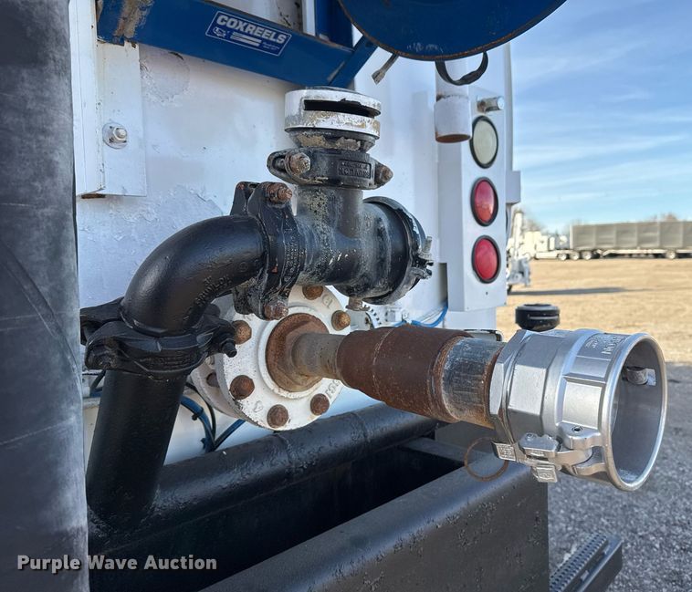 image for item EG2359 2009 International 7400 water truck