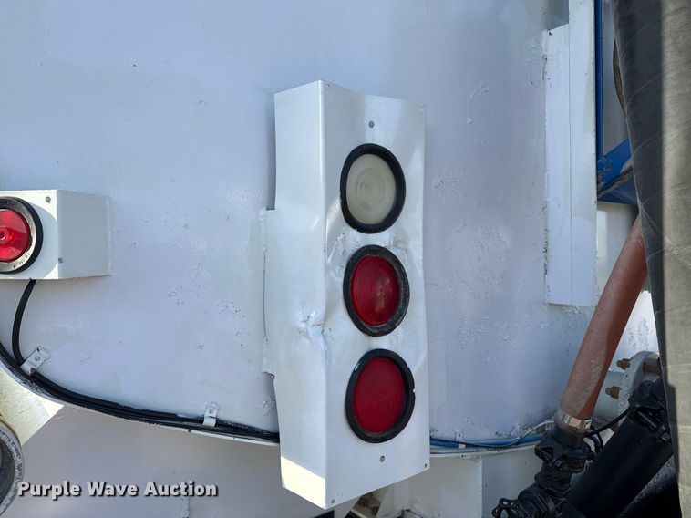 image for item EG2359 2009 International 7400 water truck