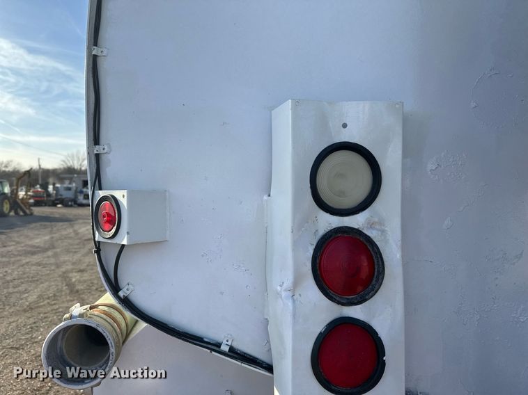 image for item EG2359 2009 International 7400 water truck