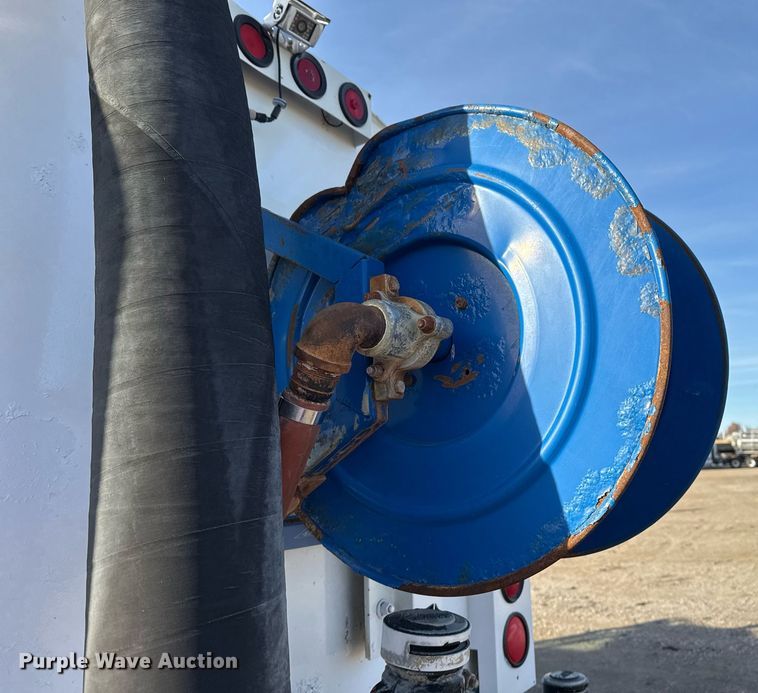 image for item EG2359 2009 International 7400 water truck