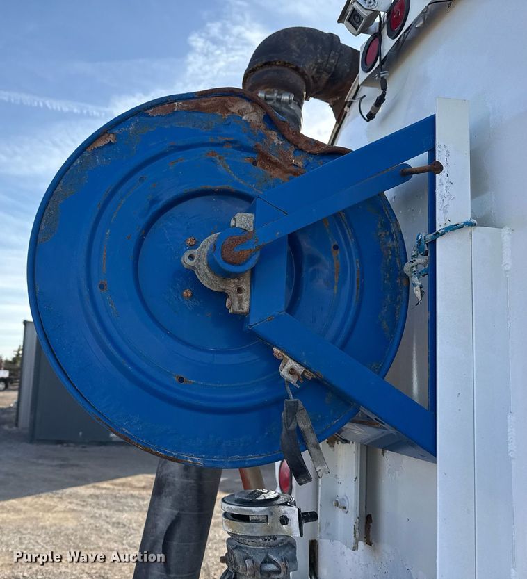 image for item EG2359 2009 International 7400 water truck