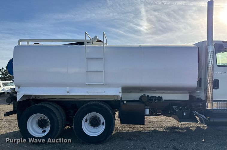 image for item EG2359 2009 International 7400 water truck