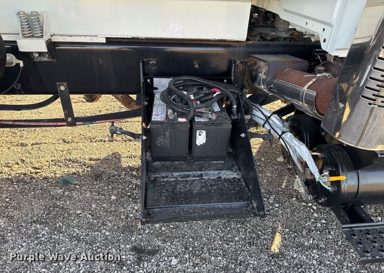 image for item EG2359 2009 International 7400 water truck