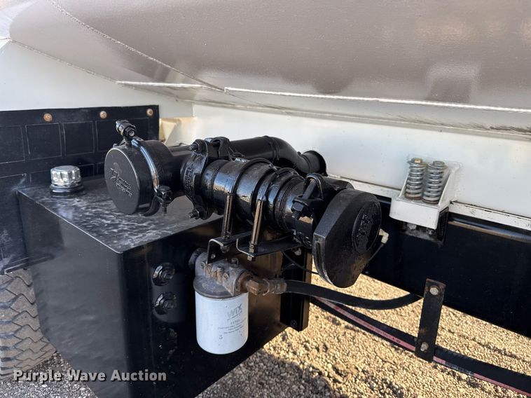 image for item EG2359 2009 International 7400 water truck