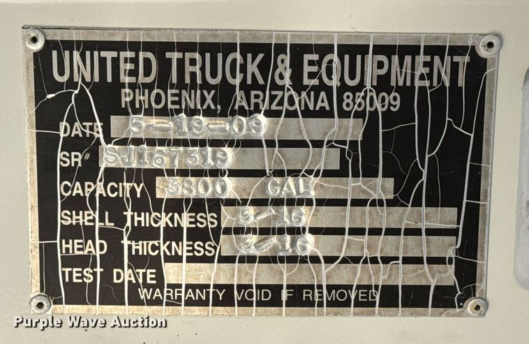 image for item EG2359 2009 International 7400 water truck