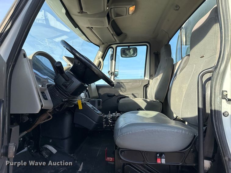 image for item EG2359 2009 International 7400 water truck