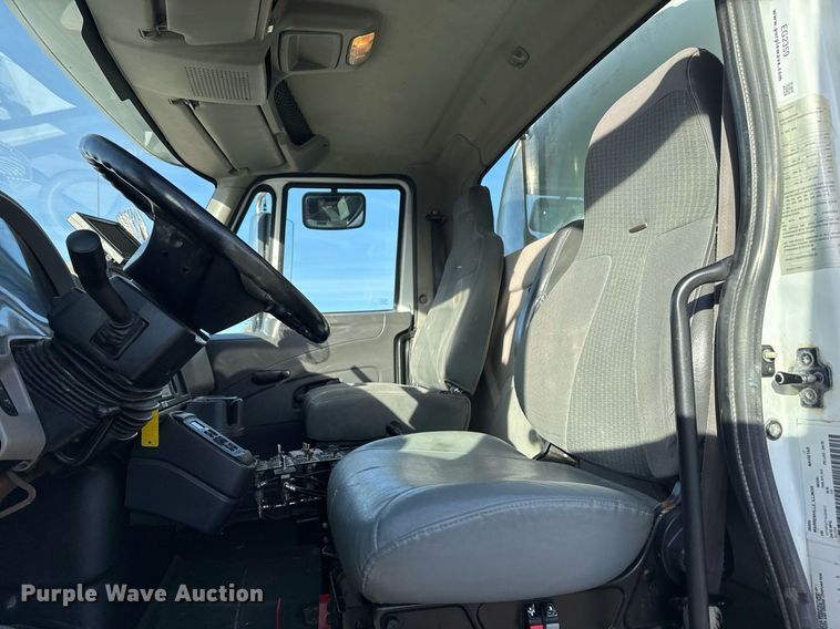 image for item EG2359 2009 International 7400 water truck