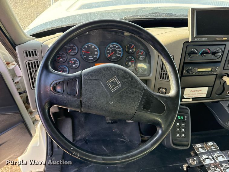 image for item EG2359 2009 International 7400 water truck