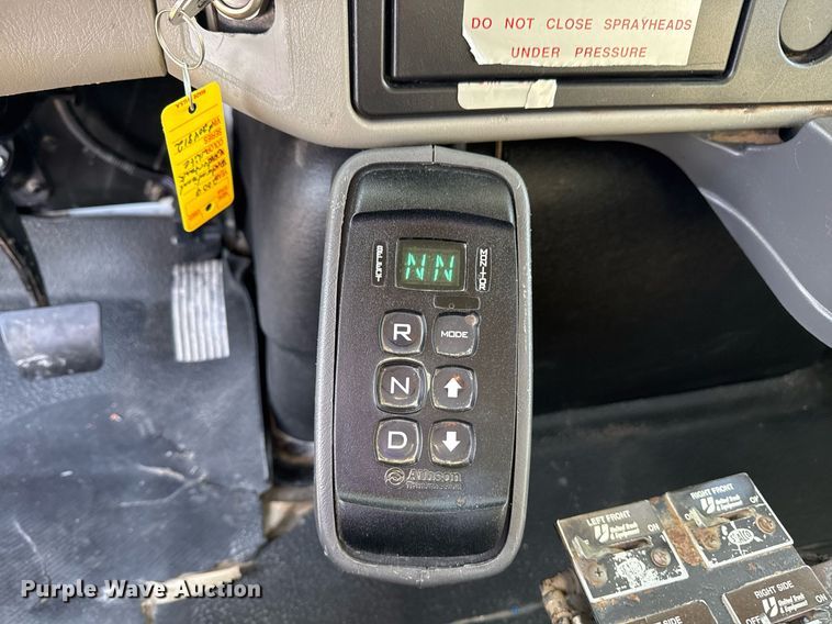 image for item EG2359 2009 International 7400 water truck