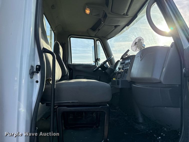 image for item EG2359 2009 International 7400 water truck